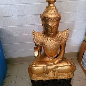Gold Buddha Statue